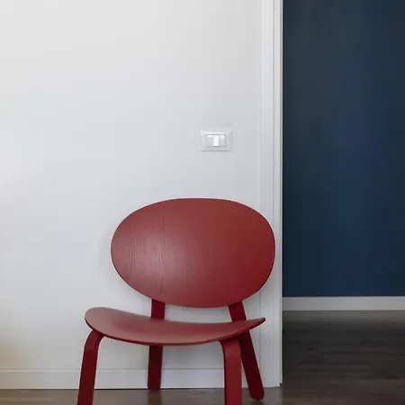 Cozy - Close To Center And Train Station Apartment *